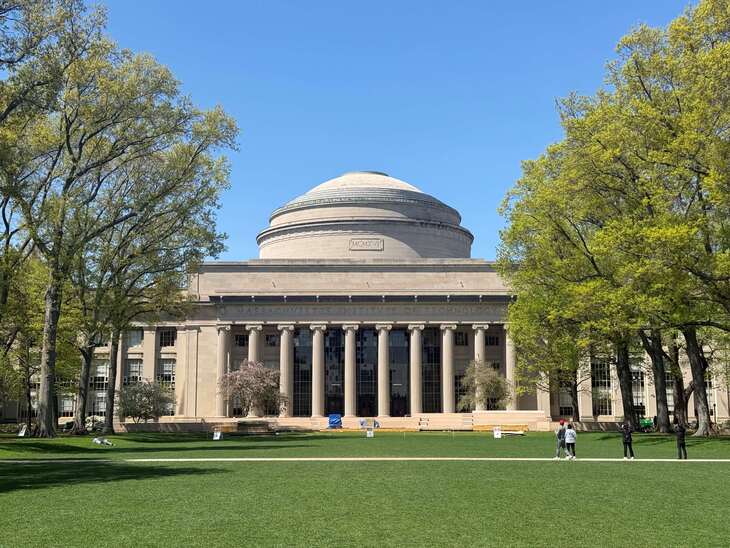 Az MIT egyetem épülete Bostonban