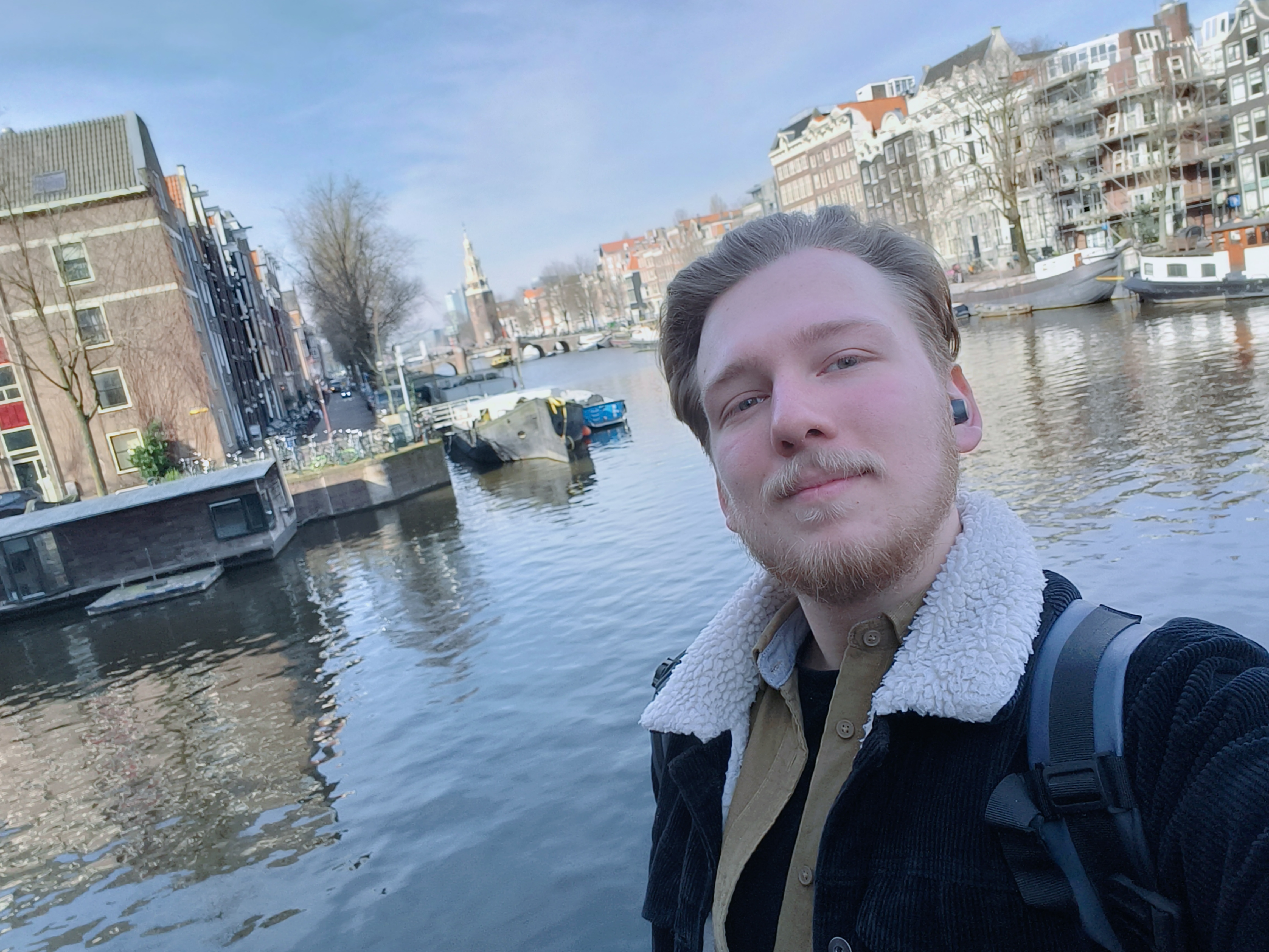 Filepi Dávid Amszterdamban a csatornák partján készített szelfit